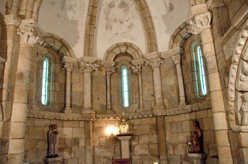 ¨Ábside semicircular de la capilla mayor de la iglesia de Ferreira de Pantón